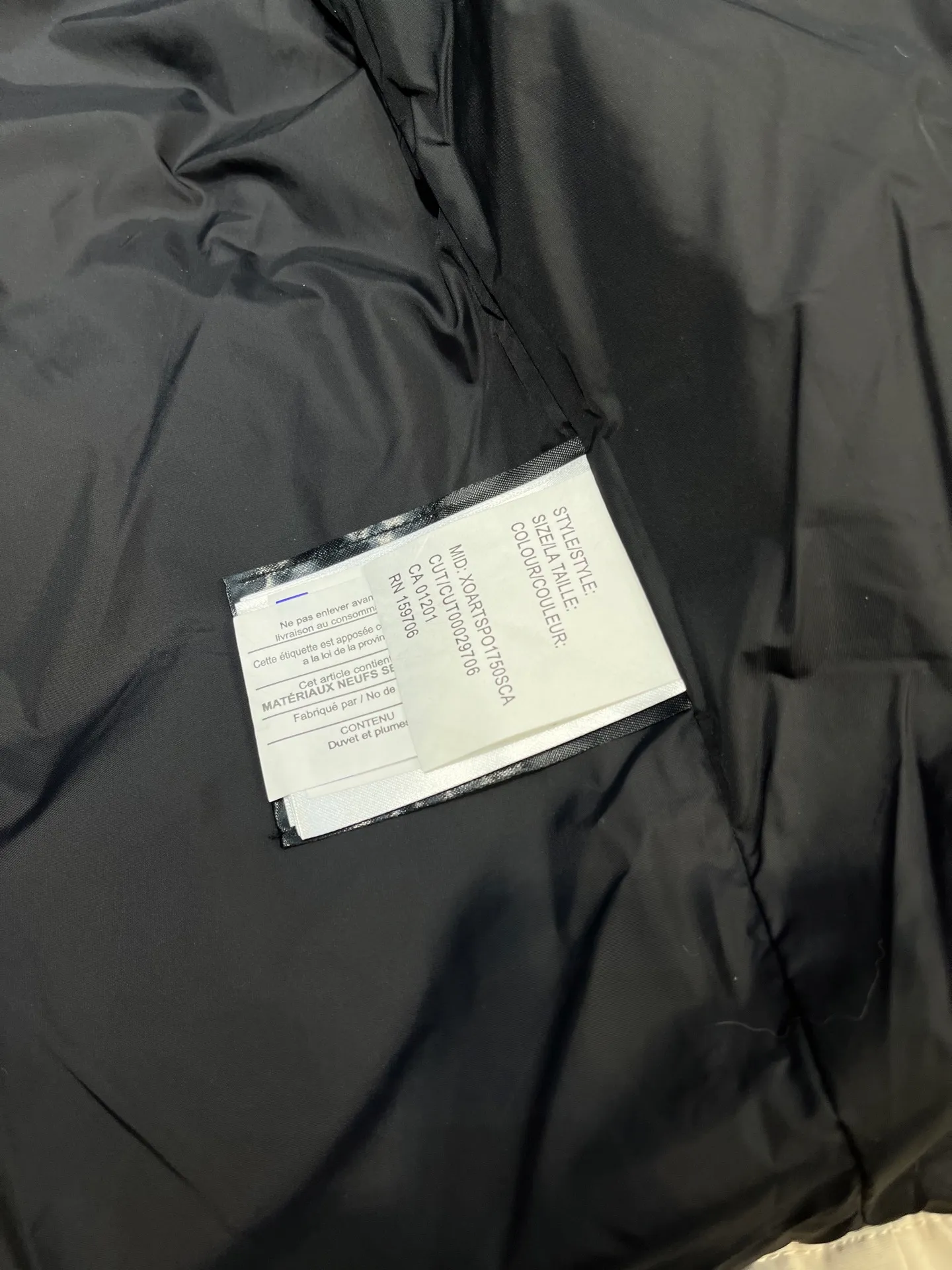 P860 Canada Goose Canada # Expedition04 Parker, a treasure of Canadian origin! Limited supply worldwide! Canada Goose Model 04 is a top-notch couple model, polar cold-proof outdoor series fur collar detachable hooded parka down jacket, the first Goose in 2024. I hope my partners like the top quality, and I hope everyone can evaluate it together! The most popular cool items of the Big Goose family in 2024 are online. The same popular product of Yi Yang Qianxi is said to be a joint limited edition Big Goose that cannot be bought in autumn and winter. If you dislike the sameness of the Big Goose in the past, then this model will definitely give you a different experience! This year's most powerful couple's collection for autumn and winter is online, a top-notch luxurious ready-to-wear style, paired with an outdoor warm down jacket with great style and charm! The most standard and classic items of the Daye family in the past two years are equipped with unique reflective stripes for embellishment, which further shows the high-end fashion performance effect. With the embellishment of hardware buckles, it has excellent performance effect. The upper body is clean, simple and elegant, even for urban leisure. It is suitable for various occasions. Designed with large pockets, this model has a large capacity and is equipped with reflective stripes, making it safer at night. It is suitable for various adventure activities. It is made of windproof and waterproof technical materials. The interior is filled with full white duck down, which is absolutely cold-proof and warm. It also has a stand-up collar design and fine fluff at the collar, with meticulous attention to detail! The charm of this model is also more spiritual, and the upper body has more temperament and specifications. It perfectly shows the ultra-high standard of fashionable performance of this model, integrating outdoor and life, and you can even create high-street wear! The most pinnacle limited-edition goose that we have presented so far, both in terms of design and detailed materials, it is completely outstanding. The grand and evergreen version design is matched with cool reflective elements. The overall appearance can be said to be quite high, and it has that kind of powerful outdoor performance! It combines high-end casual attributes with high-street style. It is high-grade, domineering, warm, and beautiful. The visibility of the upper body is quite strong, and the configuration of the owl element is highly brand-recognizable. It fully complements the overall brand performance and visual effects, and also has the high-end sense of fashion and fashionable performance. It is a must-buy product because it is the most awesome down brand on the planet and one of Canada's three national treasure brands. It is also a sentimental down luxury brand. In the field of polar cold-proof clothing, Goose has made an irreplaceable contribution... Size: xs s m l xl